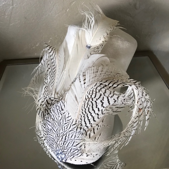 AMAZING FRENCH DESIGNER VINTAGE CREAM \'FEZ\' HAT WITH FEATHERS & RHINESTONES main image 14